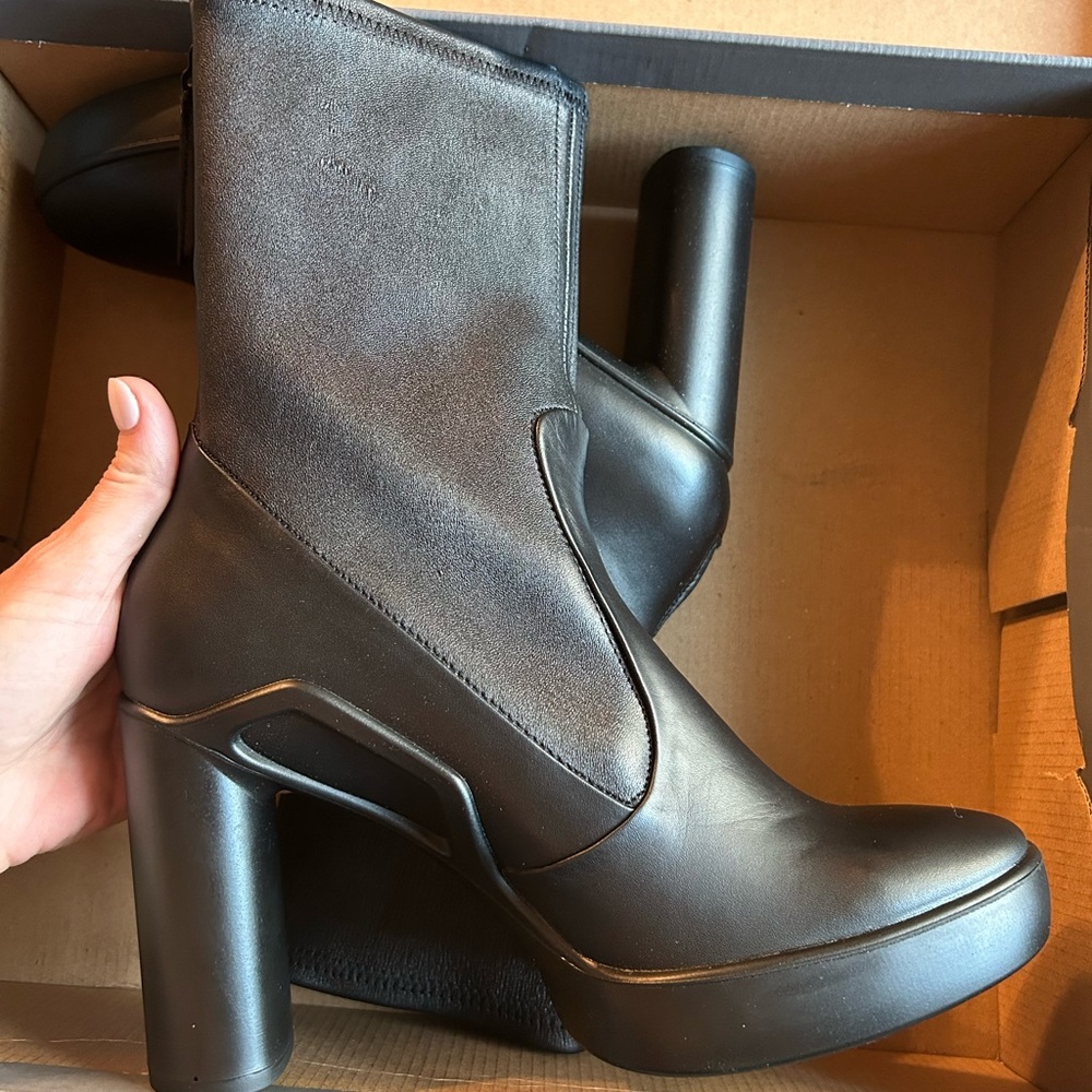 Ecco booties - Picture 3 of 10